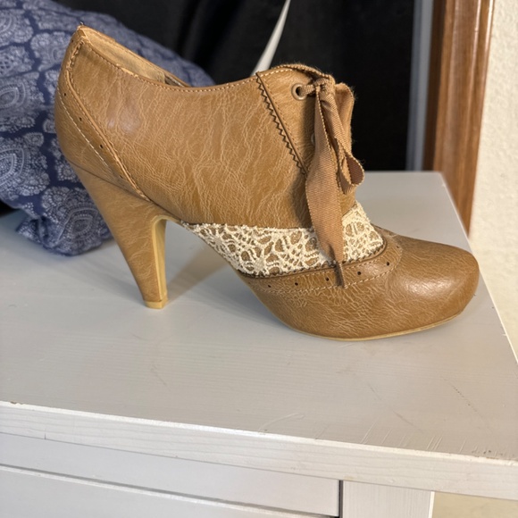 Laced heal - Picture 3 of 5